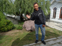 Приветствую вас 👋 от себя и от имени фирмы “Inreco LAN”, в толстовке которой и в компании коллег из которой я тут нахожусь на экскурсии в Благовещенском мужском монастыре города Мурома.