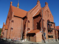 2022.10.12 I am restoring the Orthodox Church of the Transfiguration of the Lord (the former Lutheran Adalbertkirche of 1896) in Zelenogradsk (Kaliningrad region, Russia) at the back.