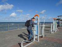 2022.10.12 On the Baltic Sea embankment in Zelenogradsk (Kaliningrad region, Russia), you can practice physical education… or only pretend to. 😁