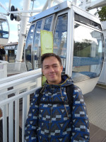 2022.10.12 The ferris wheel “Baltic Eye” in Zelenogradsk (Cranz): I am trying to portray short stature ⇒ young age in order to get a discounted ticket.