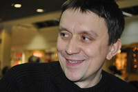 Всё-таки представлю Владимира: мой друг, один из авторов отзывов о кино и музыке на сайте, а также консультант по технологиям; тоже был на праздновании 5-летия сайта.