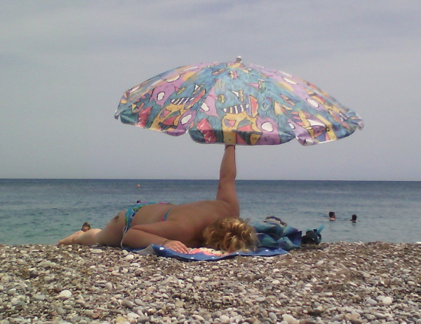 Держательница зонтика на пляже (Греция, г. Родос)