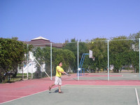 2010.06.05 Делаю вид, что умею играть в большой теннис по турецкой жаре.