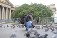2015.10.25 Doves near the Kazan Cathedral are skilful – not willing to eat from empty hands. 😊