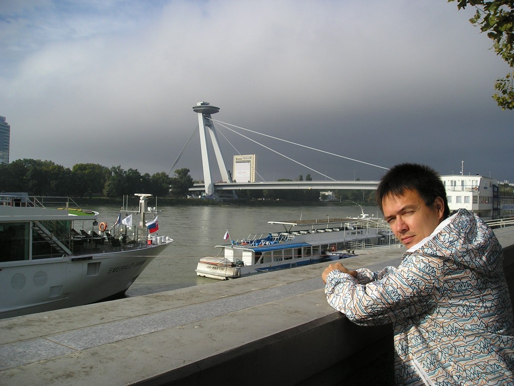 2016.09.19 Пока меня не «окликнул объектив» фотоаппарата, я смотрел на Новый мост (Nový most) через Дунай в Братиславе.
