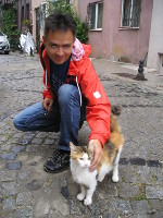 2017.09.30 With one of numerous Istanbul cats (Turkey).