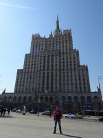 Жилой дом на Кудринской площади – одна из семи сталинских высоток. «А я маленький такой». 😊