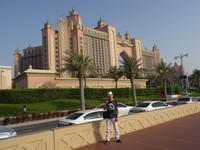 2018.06.01 With Atlantis the Palm in the background – one of the most expensive hotels in the world, with the world's most expensive Royal Bridge Suite.