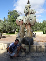 2018.09.08 I am pulling a cat's tail :-) more precisely, two cats, more precisely, lionesses – sculptures of the Linons Fountain in the Bloomfield park of Jerusalem.