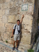 2018.09.09 Jews are skilled to make signs of historical objects (the Zion Gate in this case) so organically combined with them!.. and, as it must be, in 3 languages: English, Arabic and Hebrew.