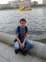 2019.04.27 On the bank of the Moscow River with a little yellow boat.