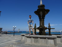 2019.05.31 With the fountain in front of the Saint Nicholas Bay with the pillars of the Colossus of Rhodes.