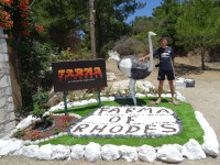 2019.06.05 The only chance to put your hand on an ostrich :-) is at the entrance to the (Ostrich) Farma of Rhodes.