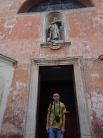 2019.10.03 At the entrance to the Church of Saint Bonaventura at the Palatine, a fairly young (XVII century) one as compared to the ancient Rome.