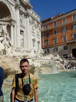 2019.10.03 At the right side of the Trevi fountain in Rome.