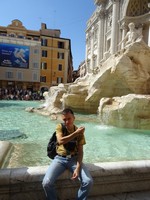 2019.10.03 I'm going to throw a coin for happiness into the Trevi fountain in Rome.
