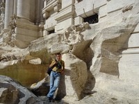 2019.10.03 At the left side of the Trevi fountain in Rome.