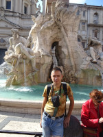 2019.10.03 At the Fountain of 4 Rivers (Fontana dei Quattro Fiumi) on Navona Square (Piazza Navona) in half a length.