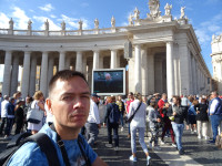 2019.10.06 While waiting for the Pope's appearance to the people in Saint Peter's Square have to watch on TV the service in his basilica.