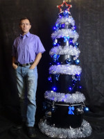 2019.12.27 When the decorators of the New Year's photo zone of the Classical Music Center for some reason spared the black fabric in height, so that it is barely possible to make a vertical frame with a star on the top of the Christmas tree, a graphic editor helps.