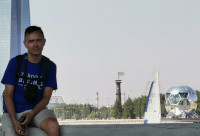 2021.07.11 Sitting on a border curb of the Neva Bay embankment against the background of the “football” studio of the “Match TV” channel, a sail and…
