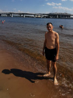 2021.07.11 After swimming in the Neva Bay of the Gulf of Finland against the background of the pedestrian Yacht Bridge and the “GazProm Arena” stadium.