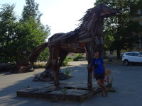 2021.07.11 With a horse made of wooden junk of such a size that it could be the wooden Trojan one.