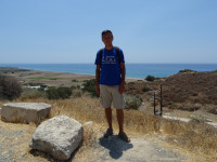 2021.08.01 The youngest of the ancient Greek stones of the Kourion (Κούριον) archaeological park against the background of the Mediterranean Sea.