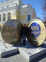 2022.03.16 At the “Kulibin's Clock” art object on the Theater Square of Nizhny Novgorod (Russia), between 2 halves, mechanical and digital.