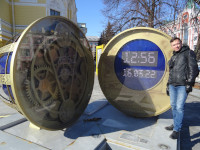 2022.03.16 At the “Kulibin's Clock” art object on the Theater Square of Nizhny Novgorod (Russia), at the right (digital) half.