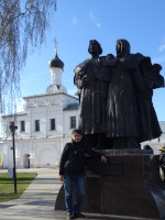 2022.04.15 At a monument to Peter and Fevronia of Murom in Murom (Vladimir region, Russia) itself, between the Trinity and Annunciation monasteries.