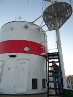 Грущу, что запрещающий знак не позволяет мне пройти туда, где на научно-исследовательском судне «Витязь» наверняка может быть самое интересное!.. 🧐