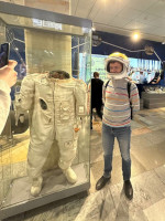 В шлеме того отечественного космического скафандра, что остался за стеклом в музее (прежде всего космонавтики) Центрального научно-исследовательского института машиностроения.
